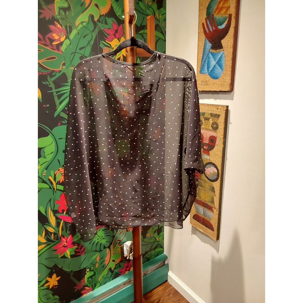 No Brand Women's Sheer Chiffon Short Sleeve Black White Polka Dot Tunic. Plus OS